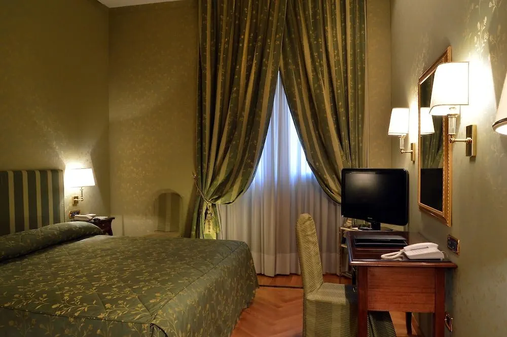 Grand Hotel Vesuvio Неаполь