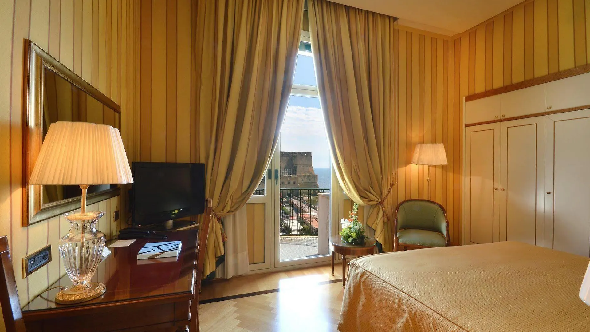 Grand Hotel Vesuvio Napoli 5*,