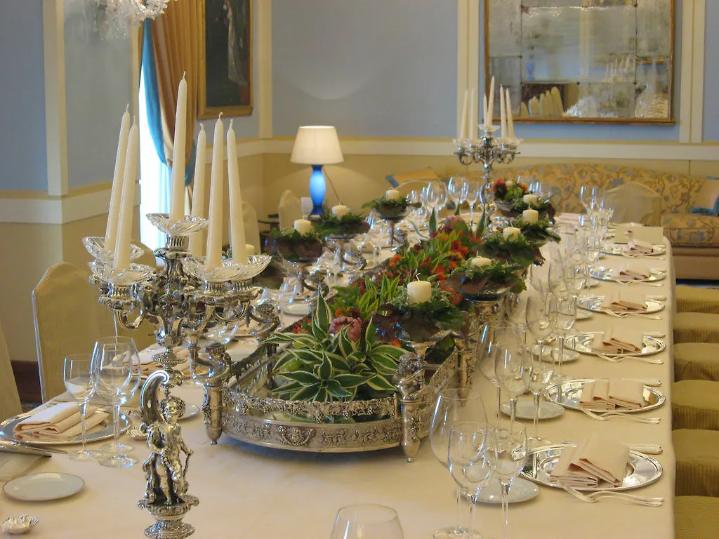 Grand Hotel Vesuvio Napoli 5*,  Italia