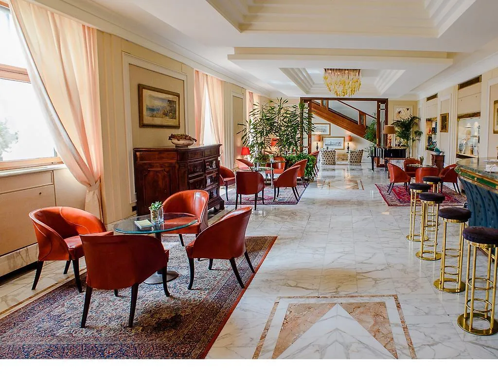 נאפולי Grand Hotel Vesuvio